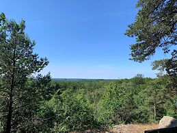 Charming Lakeside Cottage Getaway
