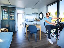 Lovely Houseboat in Kinrooi With Terrace