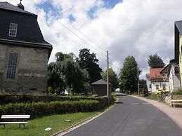 Beautiful Querbach hut With Spring Water