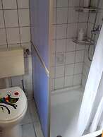 Beautiful Querbach hut With Spring Water