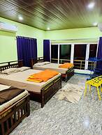 Livin Waves Beach stay and cafe