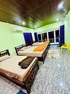 Livin Waves Beach stay and cafe