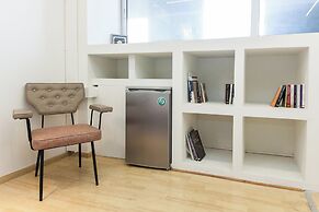 Minimalist Modern Nea Kifisia Studio