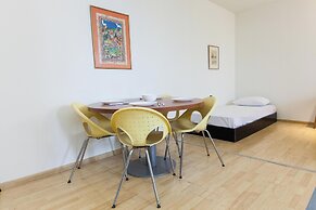 Minimalist Modern Nea Kifisia Studio