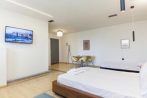 Minimalist Modern Nea Kifisia Studio