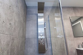 Minimalist Modern Nea Kifisia Studio