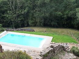Beautifully Renovated House With Private Pool