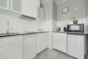 Luxury Apartment by Renters Prestige