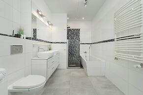 Luxury Apartment by Renters Prestige