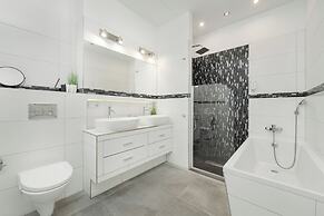 Luxury Apartment by Renters Prestige