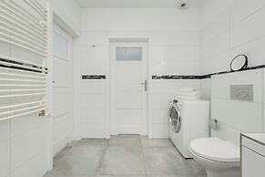 Luxury Apartment by Renters Prestige