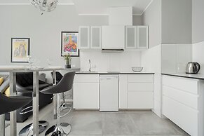 Luxury Apartment by Renters Prestige