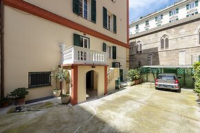 Central Apartment In Genova