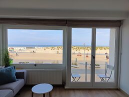 Apartment in Nieuwpoort With sea View