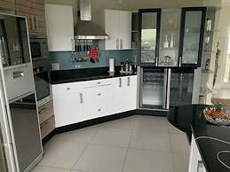 Sunshine Modern Retreat