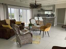 Sunshine Modern Retreat