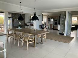 Sunshine Modern Retreat