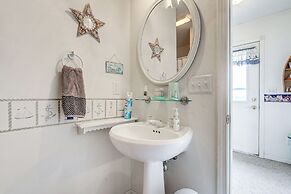 Algoma Vacation Rental w/ Fire Pit + Lake Views!