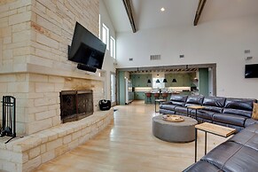 Sprawling Kaufman Home w/ On-site Lake & Fire Pit