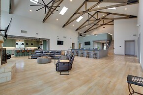 Sprawling Kaufman Home w/ On-site Lake & Fire Pit