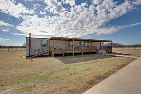 Sprawling Kaufman Home w/ On-site Lake & Fire Pit