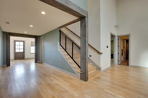 Sprawling Kaufman Home w/ On-site Lake & Fire Pit