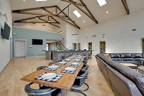 Sprawling Kaufman Home w/ On-site Lake & Fire Pit