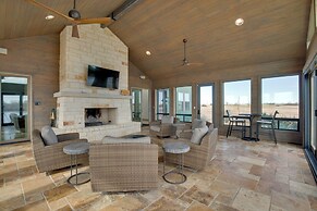 Sprawling Kaufman Home w/ On-site Lake & Fire Pit