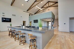 Sprawling Kaufman Home w/ On-site Lake & Fire Pit