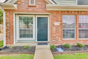 Central College Station Townhome w/ Community Pool