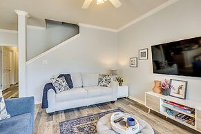 Central College Station Townhome w/ Community Pool