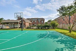 Central College Station Townhome w/ Community Pool