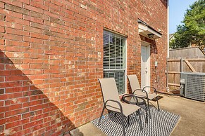 Central College Station Townhome w/ Community Pool
