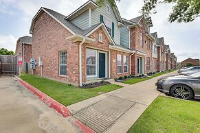 Central College Station Townhome w/ Community Pool