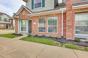 Central College Station Townhome w/ Community Pool
