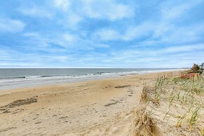 Beachfront Salisbury Retreat w/ Fire Pit & Grill