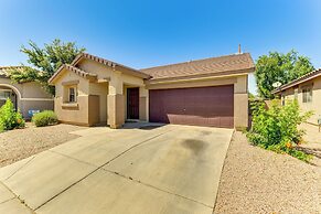 Modern Gilbert Getaway w/ Yard ~ 5 Mi to Downtown!