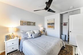 Modern Gilbert Getaway w/ Yard ~ 5 Mi to Downtown!