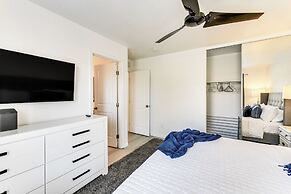 Modern Gilbert Getaway w/ Yard ~ 5 Mi to Downtown!