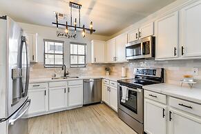 Modern Gilbert Getaway w/ Yard ~ 5 Mi to Downtown!