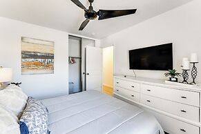 Modern Gilbert Getaway w/ Yard ~ 5 Mi to Downtown!