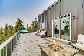 Florissant Home w/ Hot Tub, Putting Green & Views!
