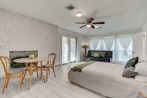 Charming Austin Home on 2 Acres: BBQ & Yard!