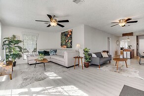 Charming Austin Home on 2 Acres: BBQ & Yard!