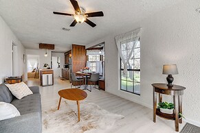 Charming Austin Home on 2 Acres: BBQ & Yard!