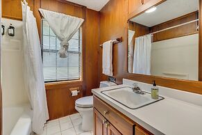 Charming Austin Home on 2 Acres: BBQ & Yard!
