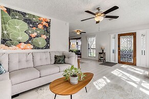 Charming Austin Home on 2 Acres: BBQ & Yard!