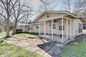 Charming Austin Home on 2 Acres: BBQ & Yard!