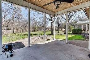 Charming Austin Home on 2 Acres: BBQ & Yard!