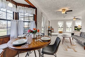 Charming Austin Home on 2 Acres: BBQ & Yard!